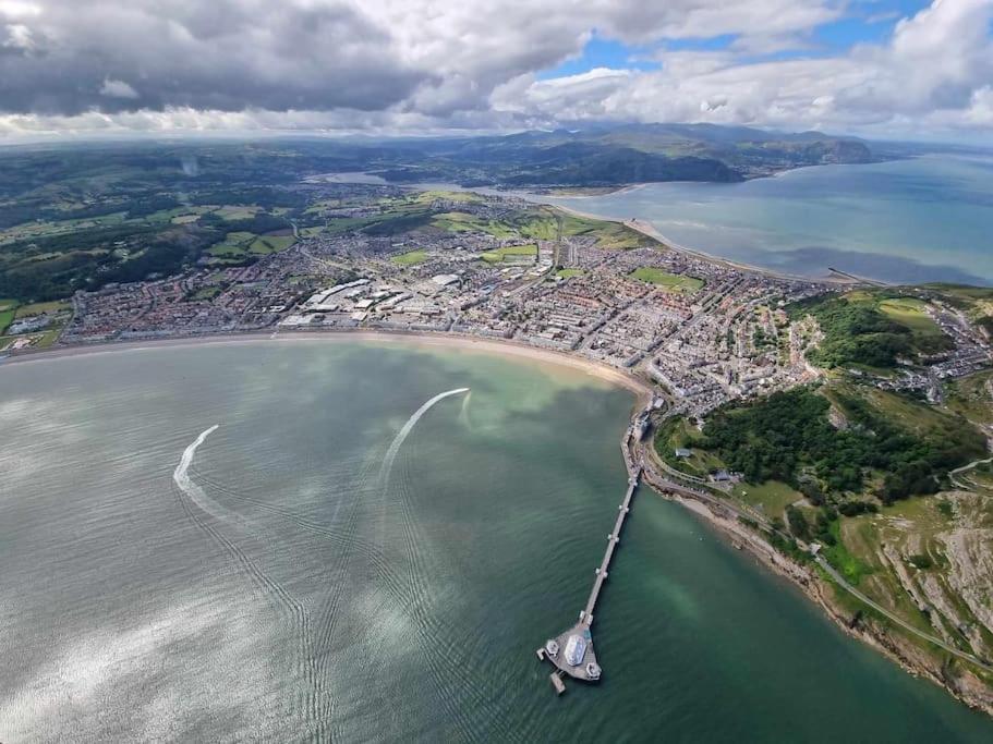 Ann's Garden Flat Apartment Deganwy